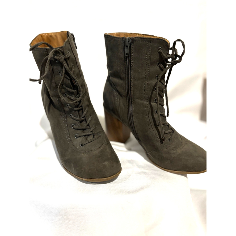 Women’s Faux Suede Olive Green booties boots zipper Ties block heel Sz 8.5 Class